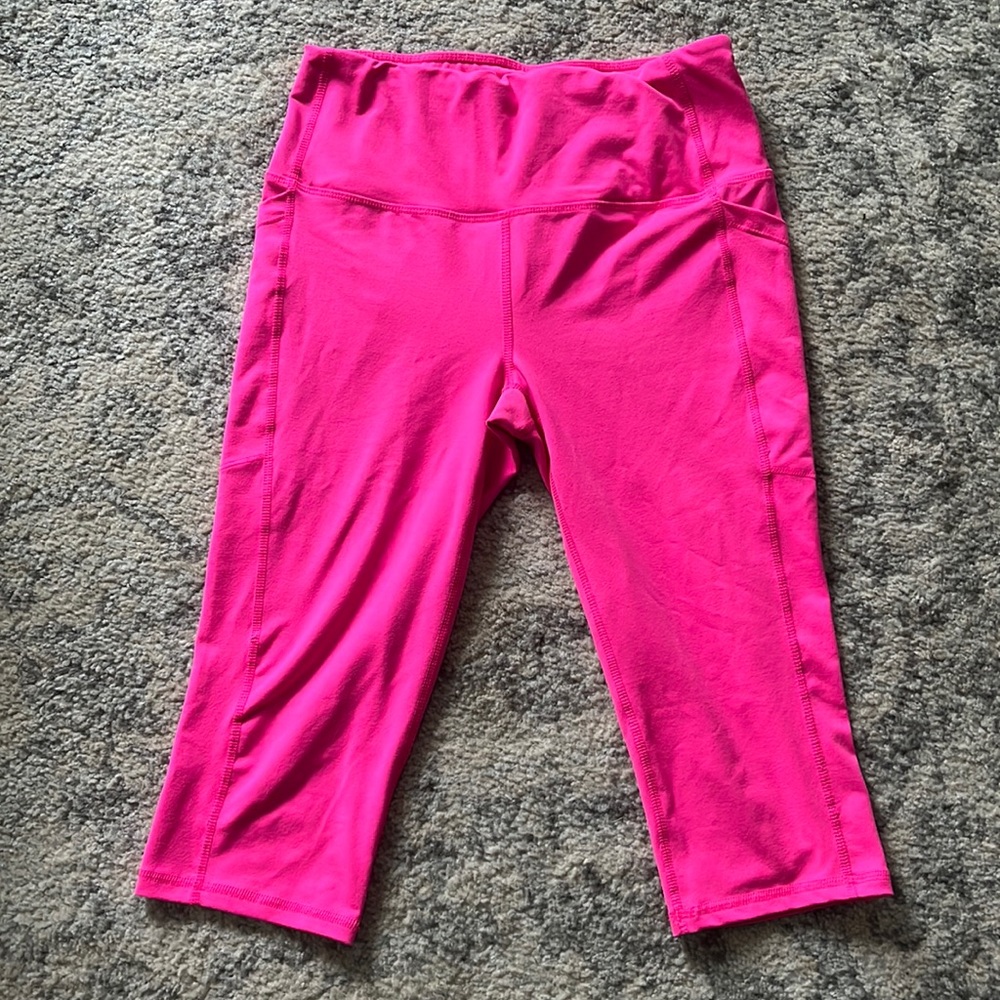 Size Small. DSG. Lightly worn hot pink capri workout leggings